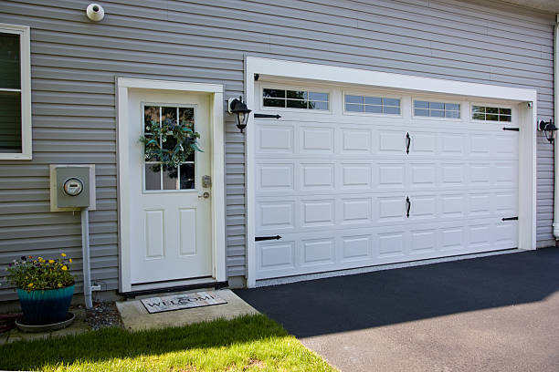 24/7 Emergency Garage Door Panel Replacement experts in Flying Hills, PA
